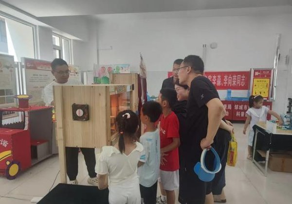 富投恒盈 孩子暑假玩疯了，科创基地人气爆棚，亲子活动藏惊喜