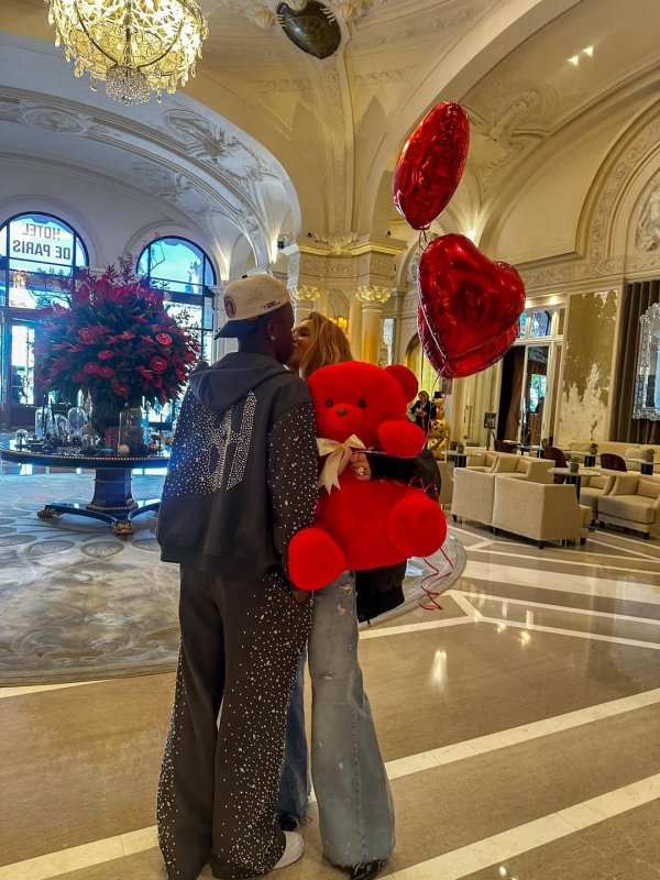 笑赢配资 女友晒与维尼修斯甜蜜合照：记录在摩纳哥的特别一天